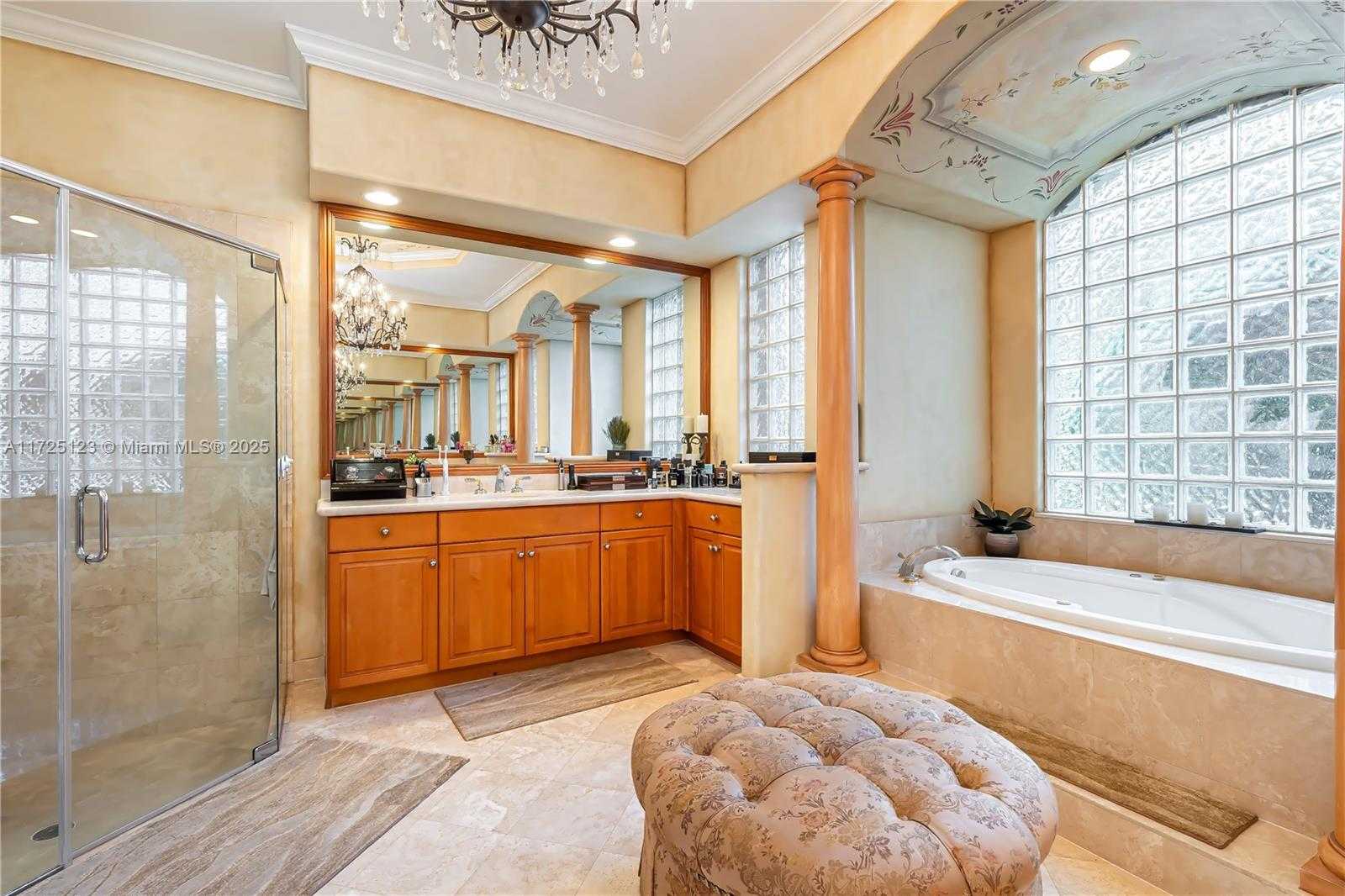 Small Image of 2900 WEST LAKE VISTA CIR, Davie Number 22