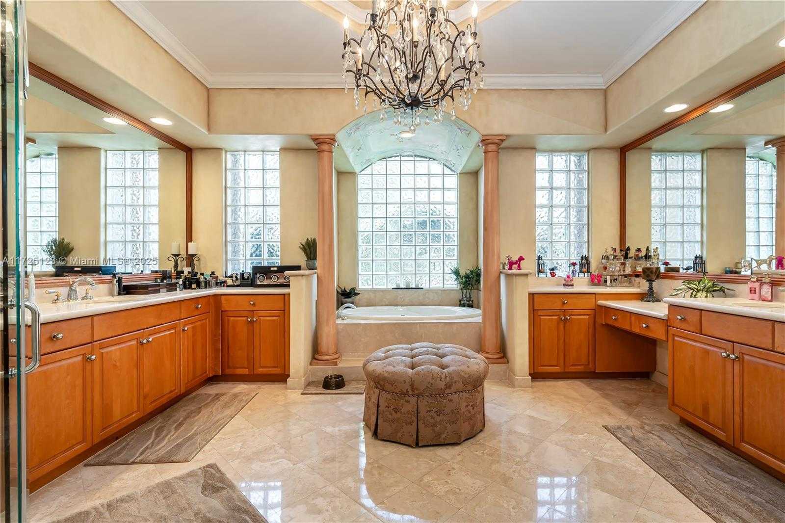 Small Image of 2900 WEST LAKE VISTA CIR, Davie Number 23