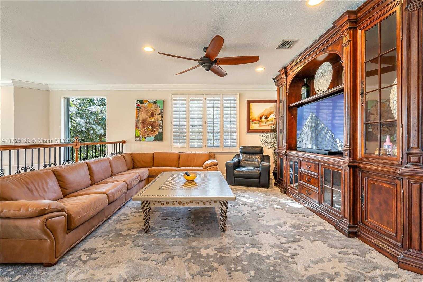 Small Image of 2900 WEST LAKE VISTA CIR, Davie Number 29