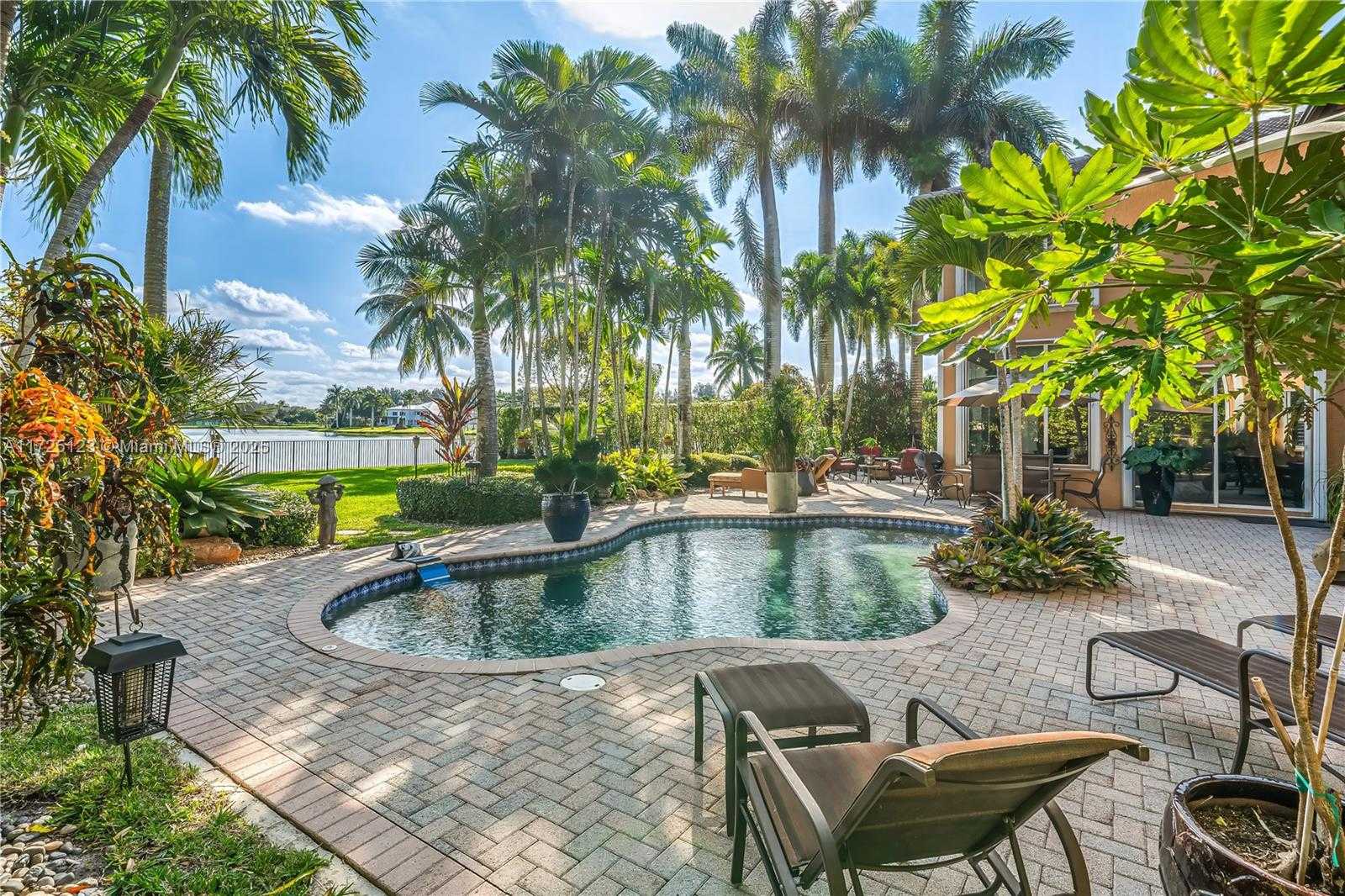 Small Image of 2900 WEST LAKE VISTA CIR, Davie Number 3