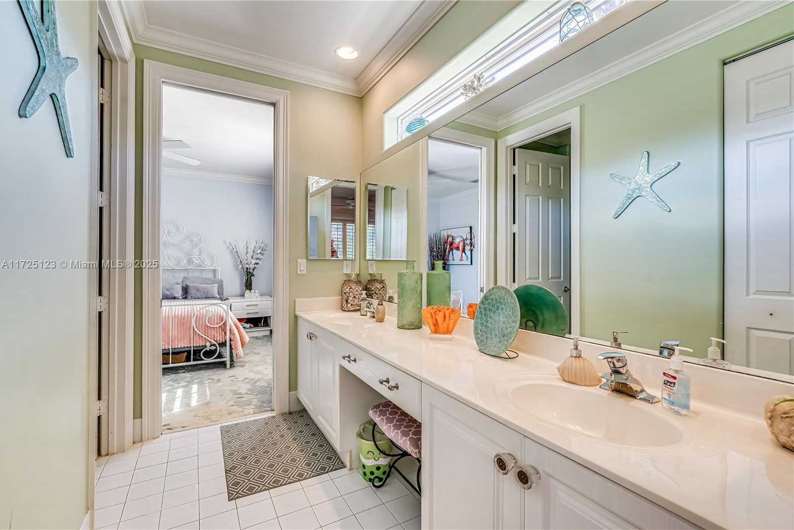 Small Image of 2900 WEST LAKE VISTA CIR, Davie Number 35