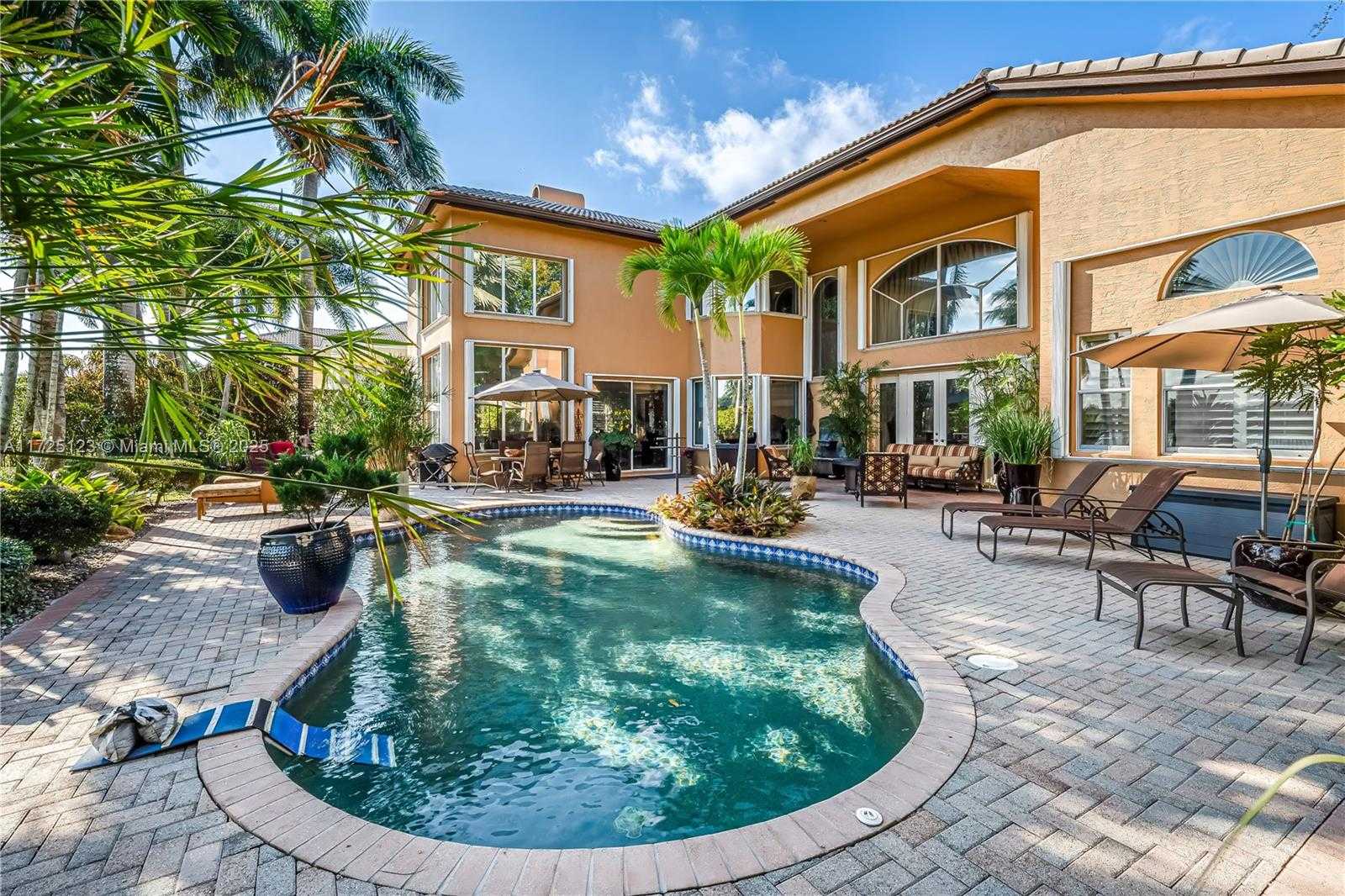 Small Image of 2900 WEST LAKE VISTA CIR, Davie Number 36