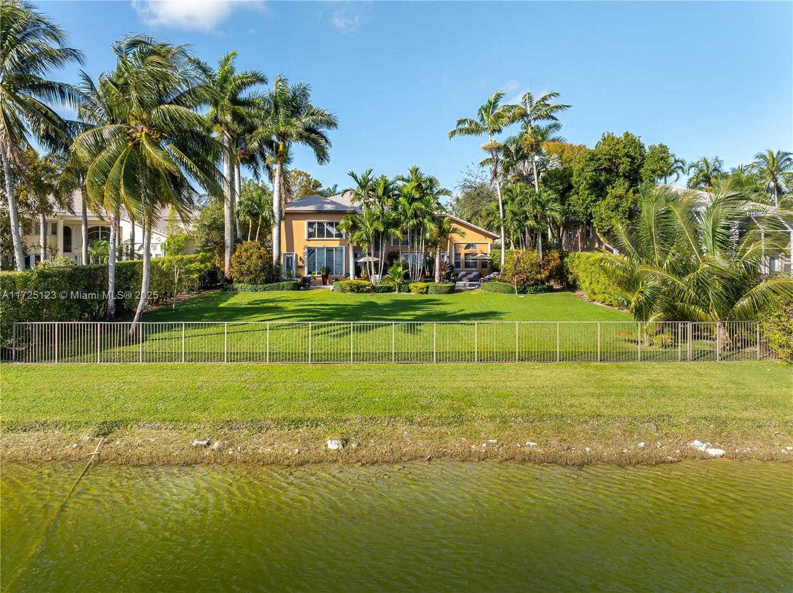 Small Image of 2900 WEST LAKE VISTA CIR, Davie Number 47