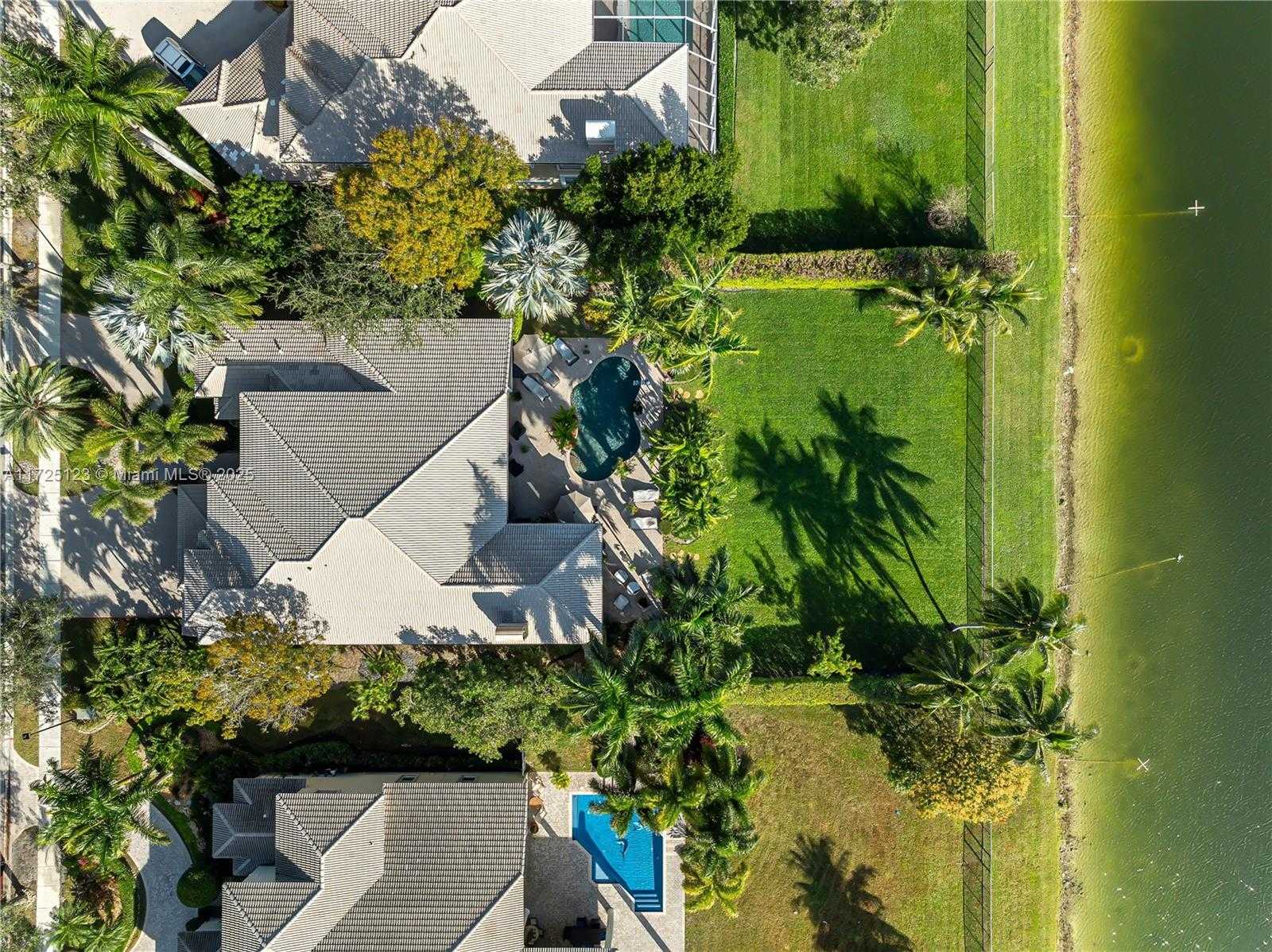 Small Image of 2900 WEST LAKE VISTA CIR, Davie Number 48