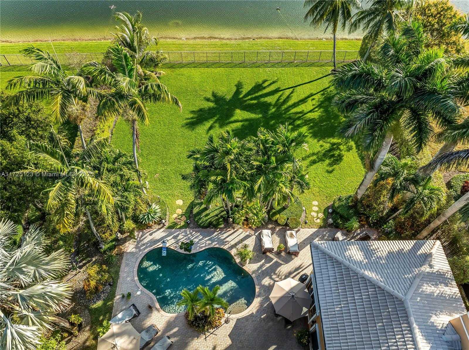 Small Image of 2900 WEST LAKE VISTA CIR, Davie Number 5