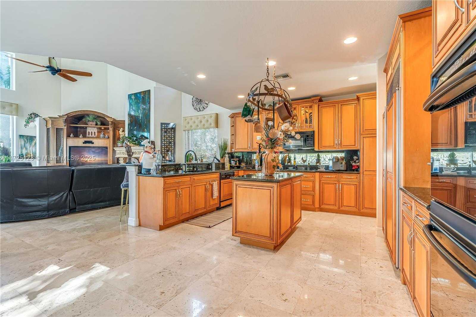 Small Image of 2900 WEST LAKE VISTA CIR, Davie Number 8