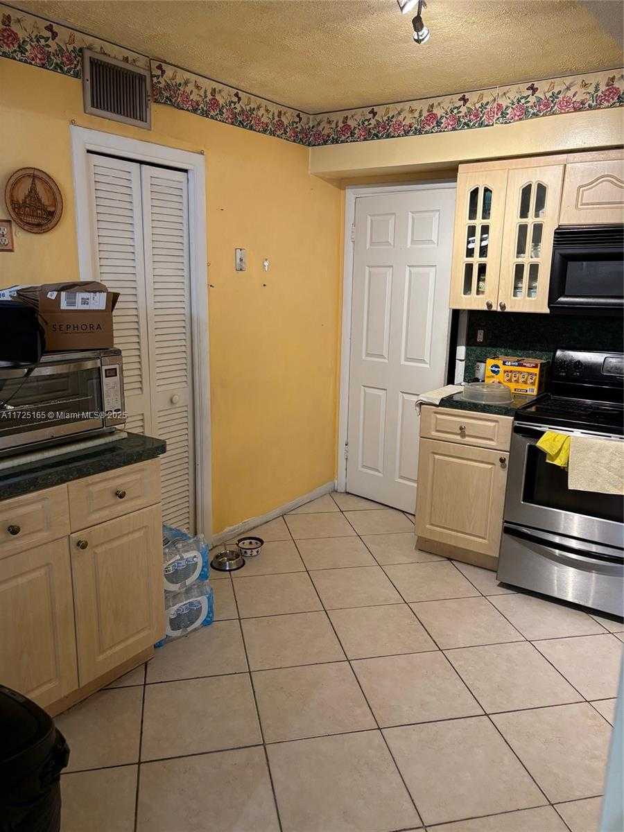 Small Image of 8471 NORTH WEST 16TH ST, Pembroke Pines Number 7