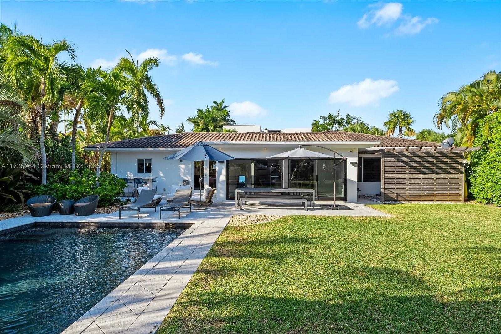Small Image of 2104 NORTH EAST 124TH ST, North Miami Number 16