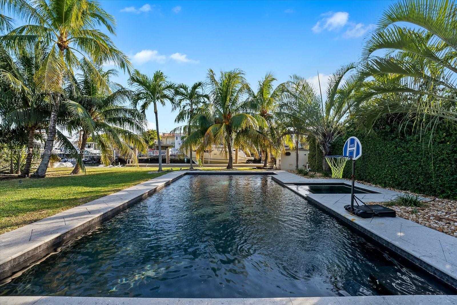 Small Image of 2104 NORTH EAST 124TH ST, North Miami Number 18