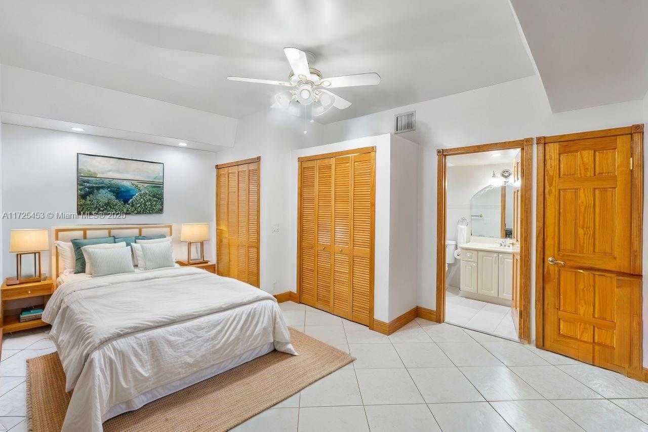 Small Image of 13000 OLD CUTLER RD, Pinecrest Number 14