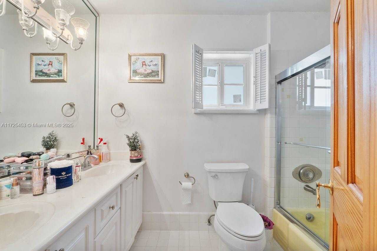 Small Image of 13000 OLD CUTLER RD, Pinecrest Number 17