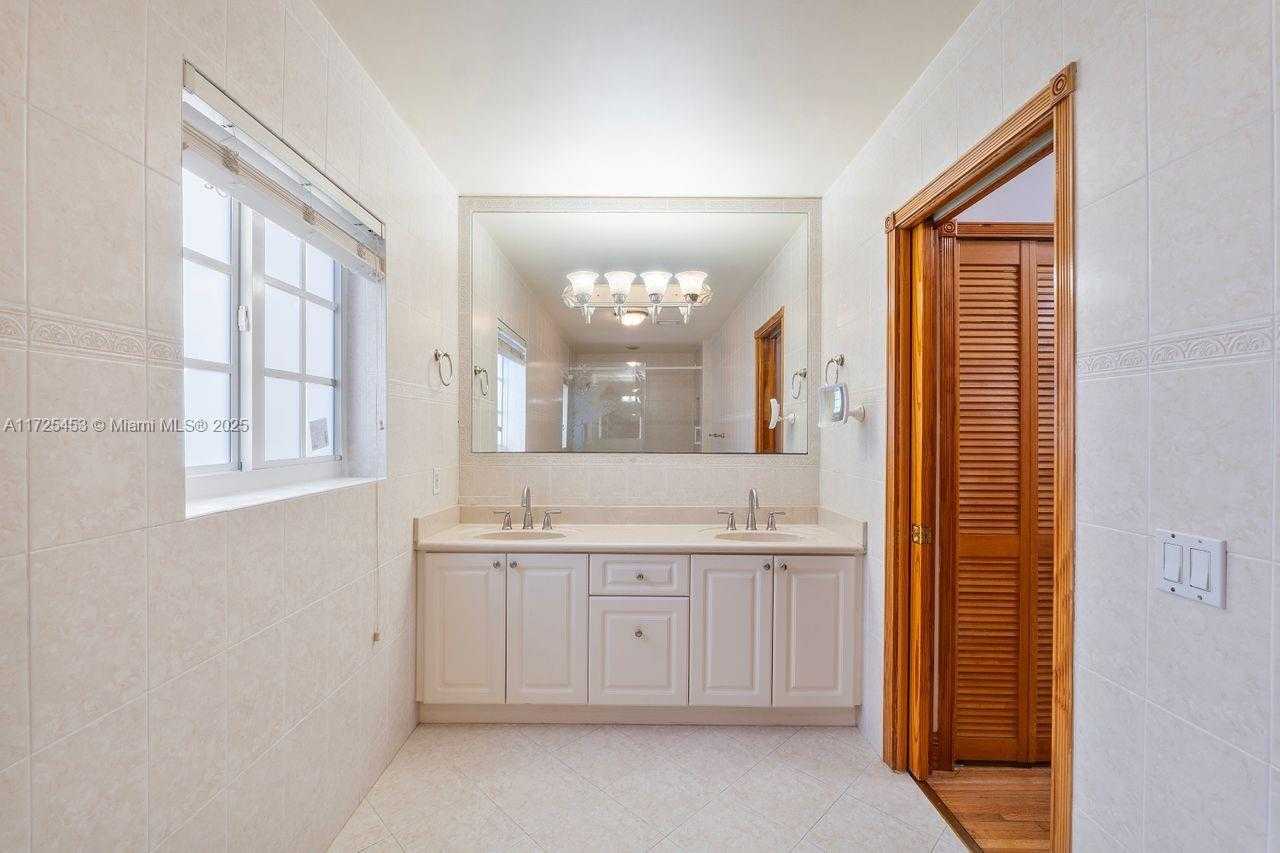 Small Image of 13000 OLD CUTLER RD, Pinecrest Number 19