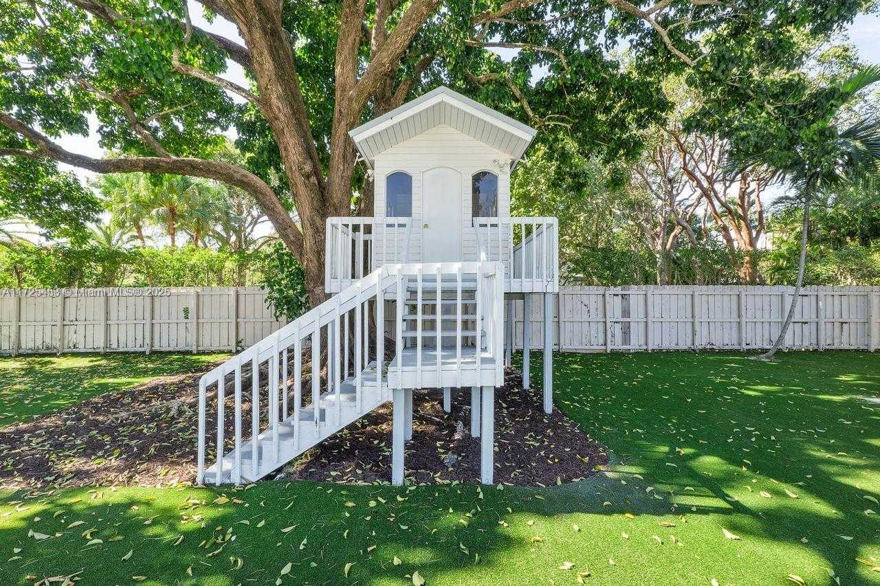 Small Image of 13000 OLD CUTLER RD, Pinecrest Number 27