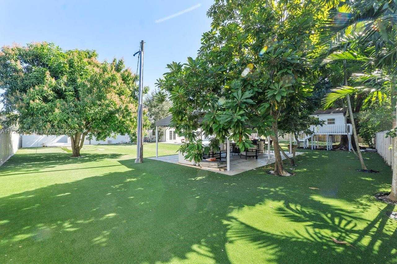 Small Image of 13000 OLD CUTLER RD, Pinecrest Number 35