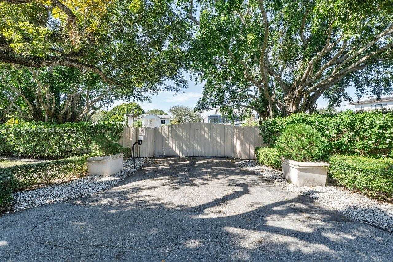 Small Image of 13000 OLD CUTLER RD, Pinecrest Number 36