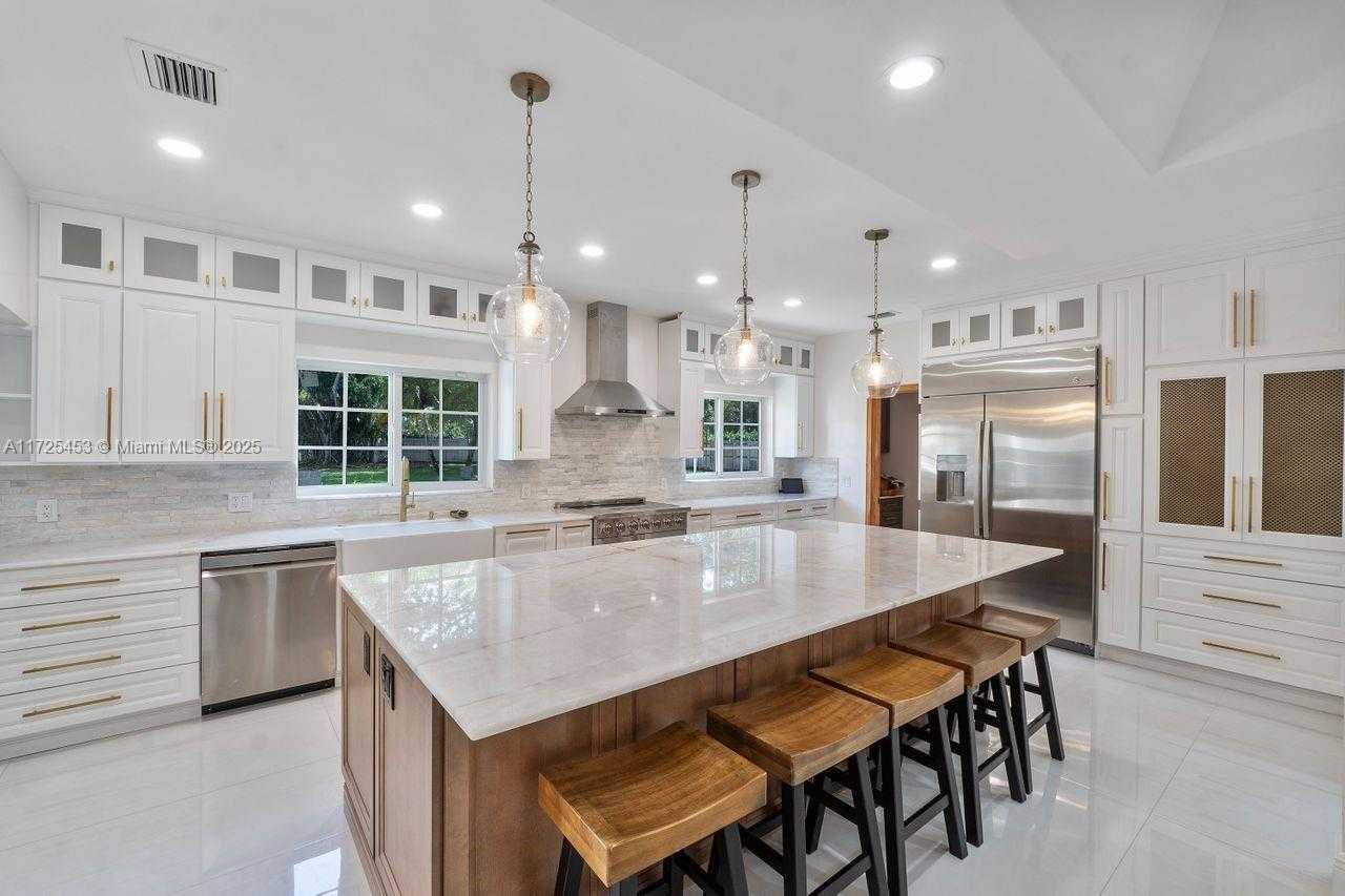 Small Image of 13000 OLD CUTLER RD, Pinecrest Number 5