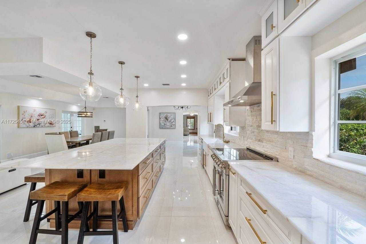 Small Image of 13000 OLD CUTLER RD, Pinecrest Number 6