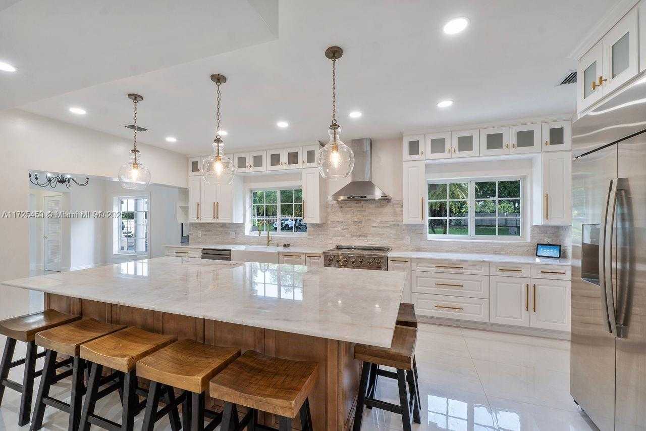 Small Image of 13000 OLD CUTLER RD, Pinecrest Number 7