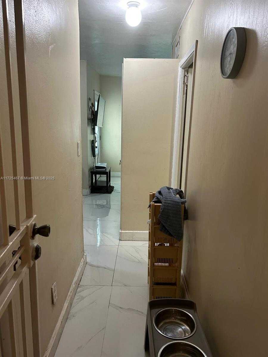 Small Image of 2421 NORTH EAST 135TH LN, North Miami Beach Number 12