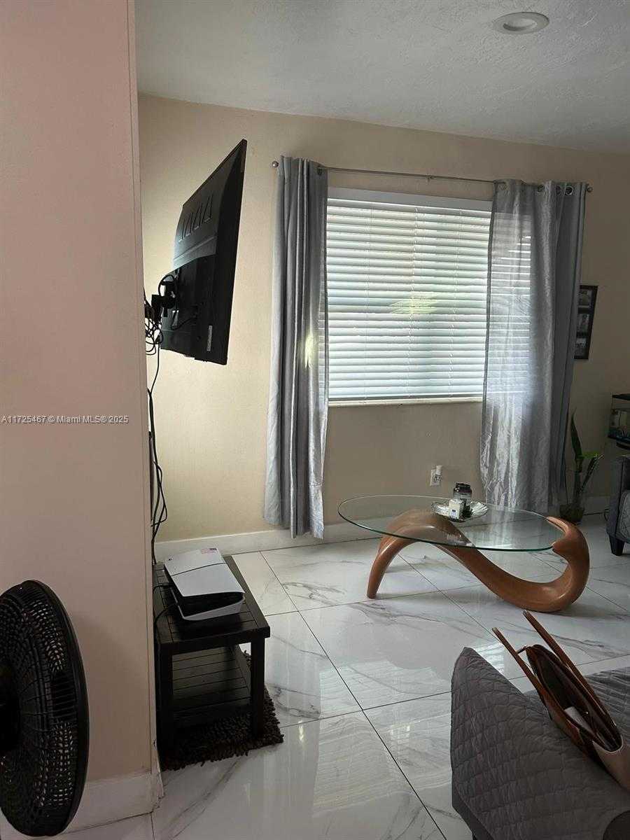 Small Image of 2421 NORTH EAST 135TH LN, North Miami Beach Number 14