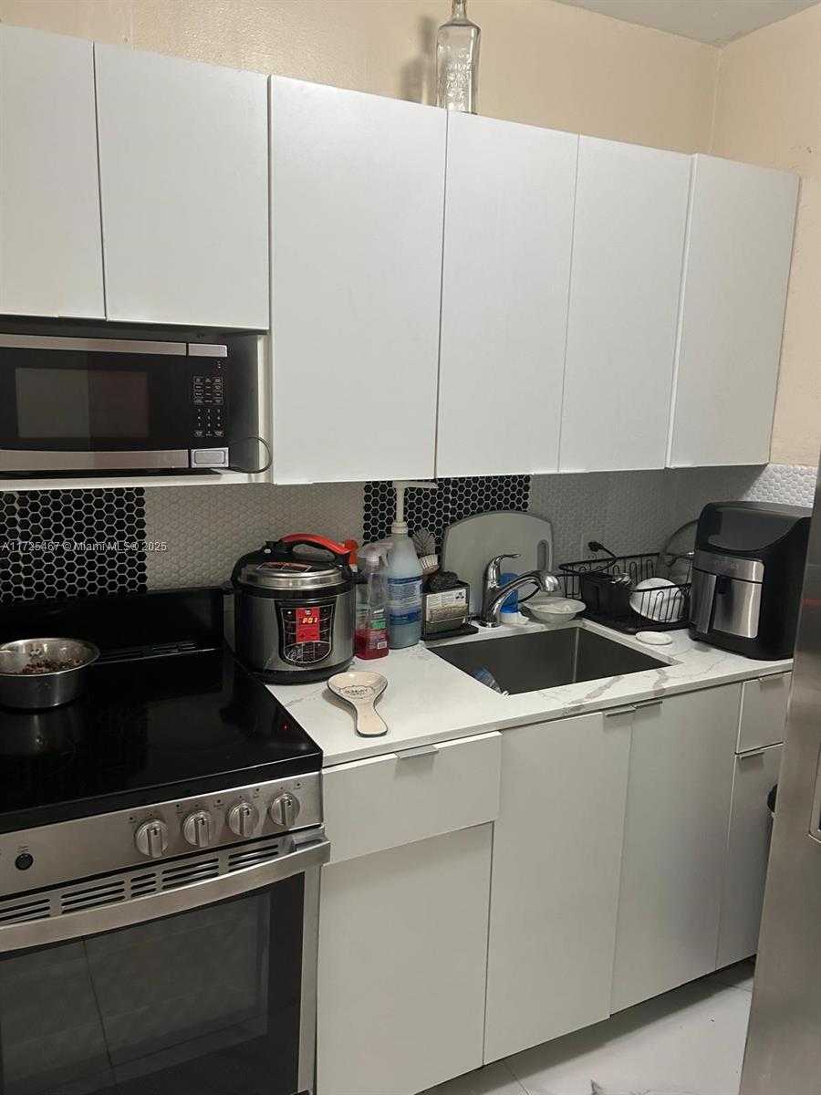Small Image of 2421 NORTH EAST 135TH LN, North Miami Beach Number 17
