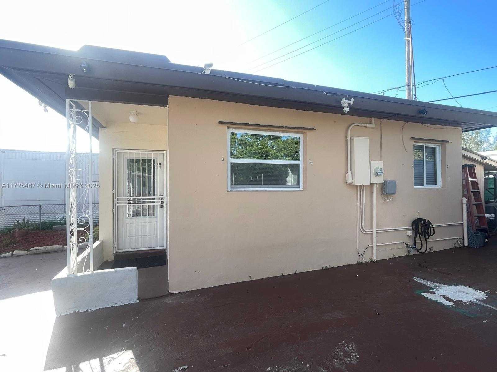Small Image of 2421 NORTH EAST 135TH LN, North Miami Beach Number 2