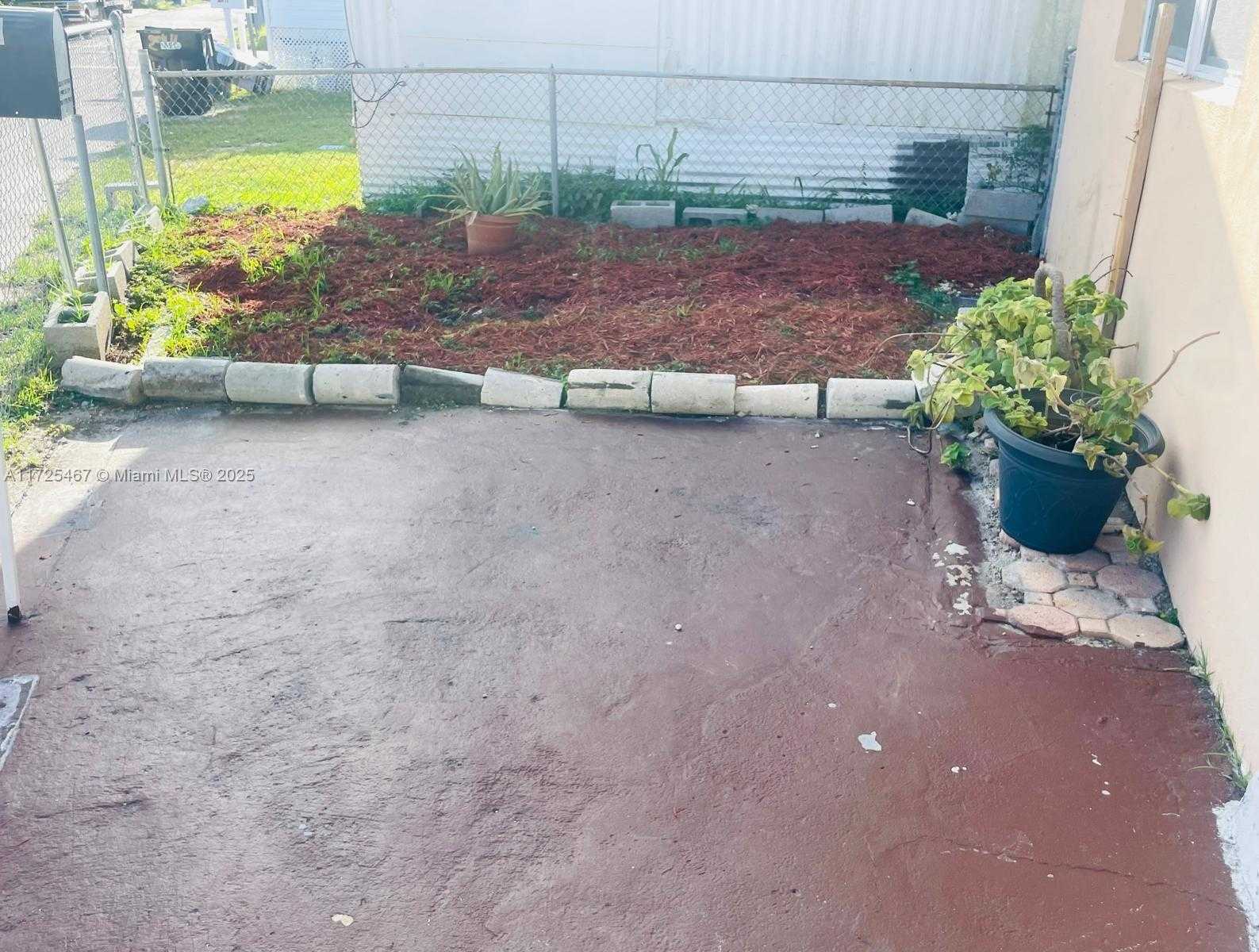 Small Image of 2421 NORTH EAST 135TH LN, North Miami Beach Number 3