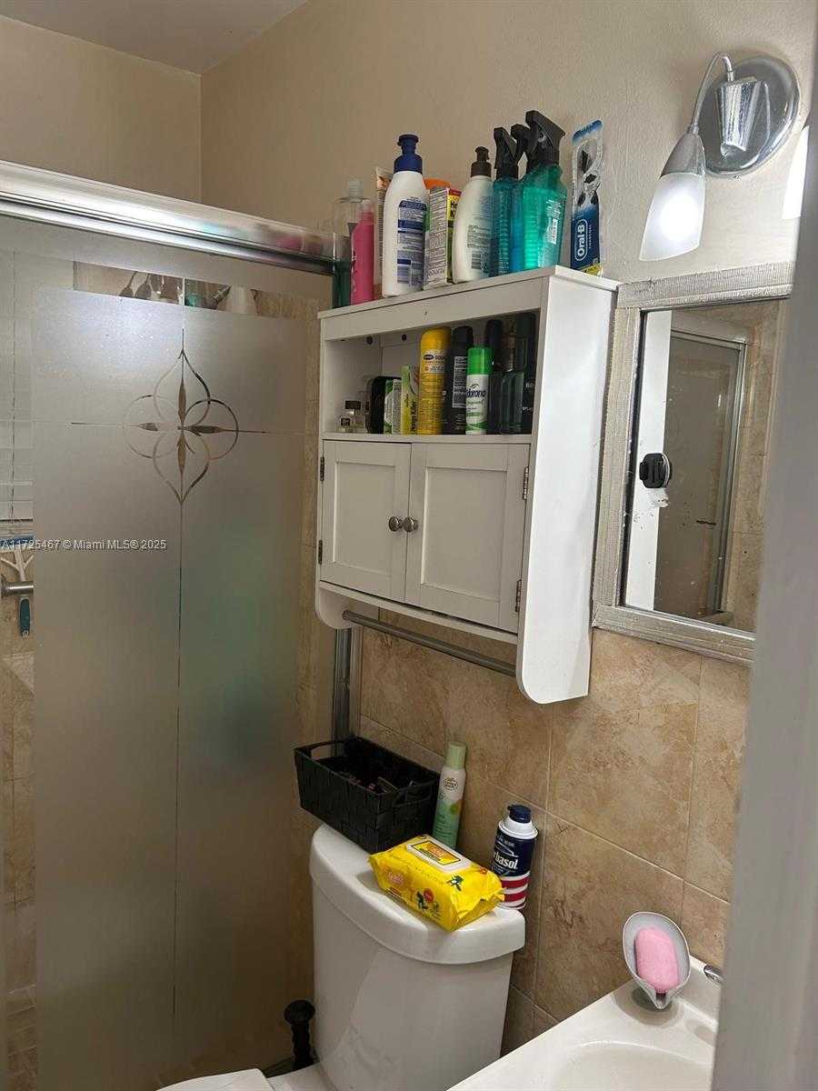 Small Image of 2421 NORTH EAST 135TH LN, North Miami Beach Number 7