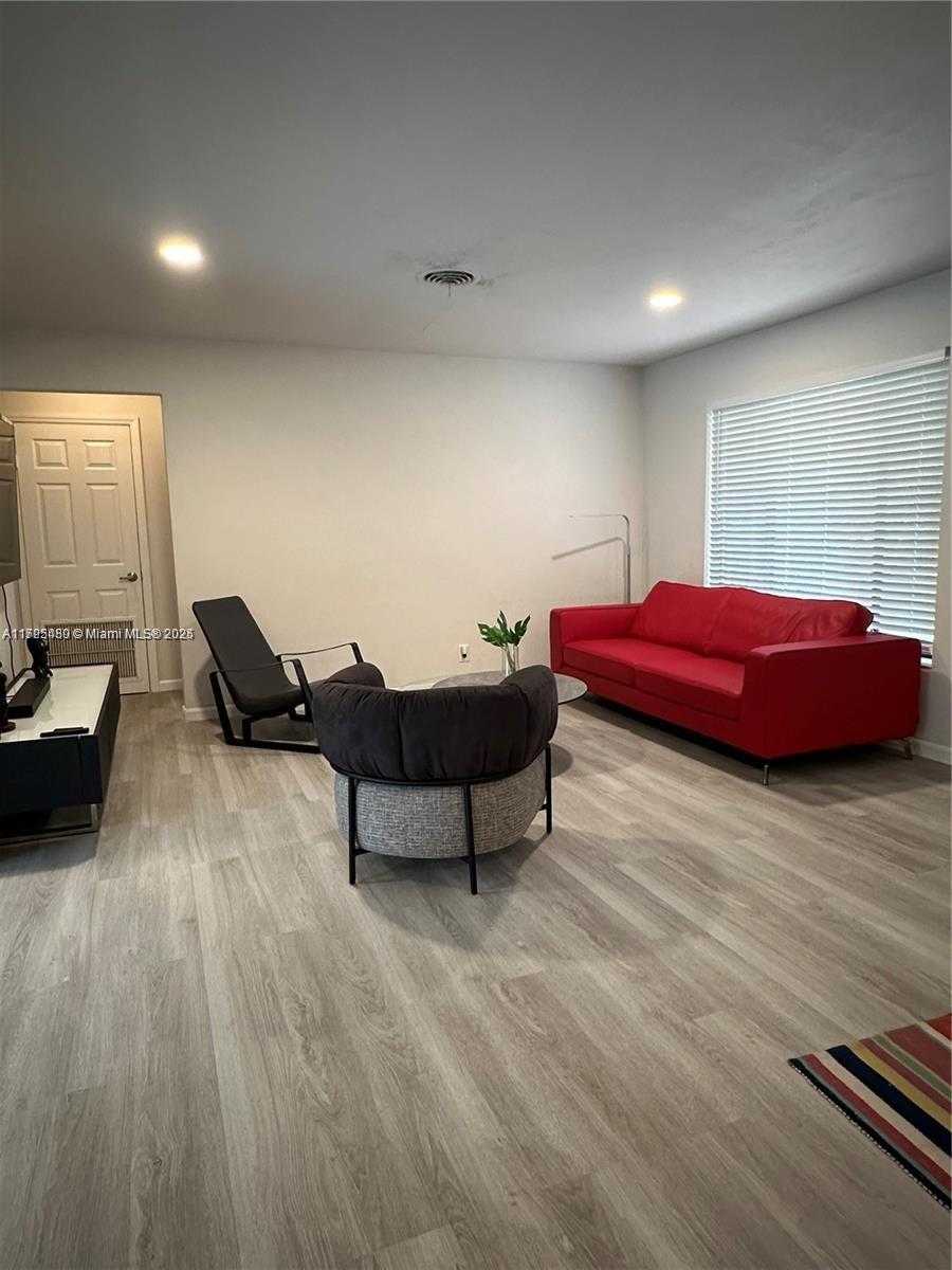 Small Image of 5561 SOUTH WEST 2ND CT, Plantation Number 4