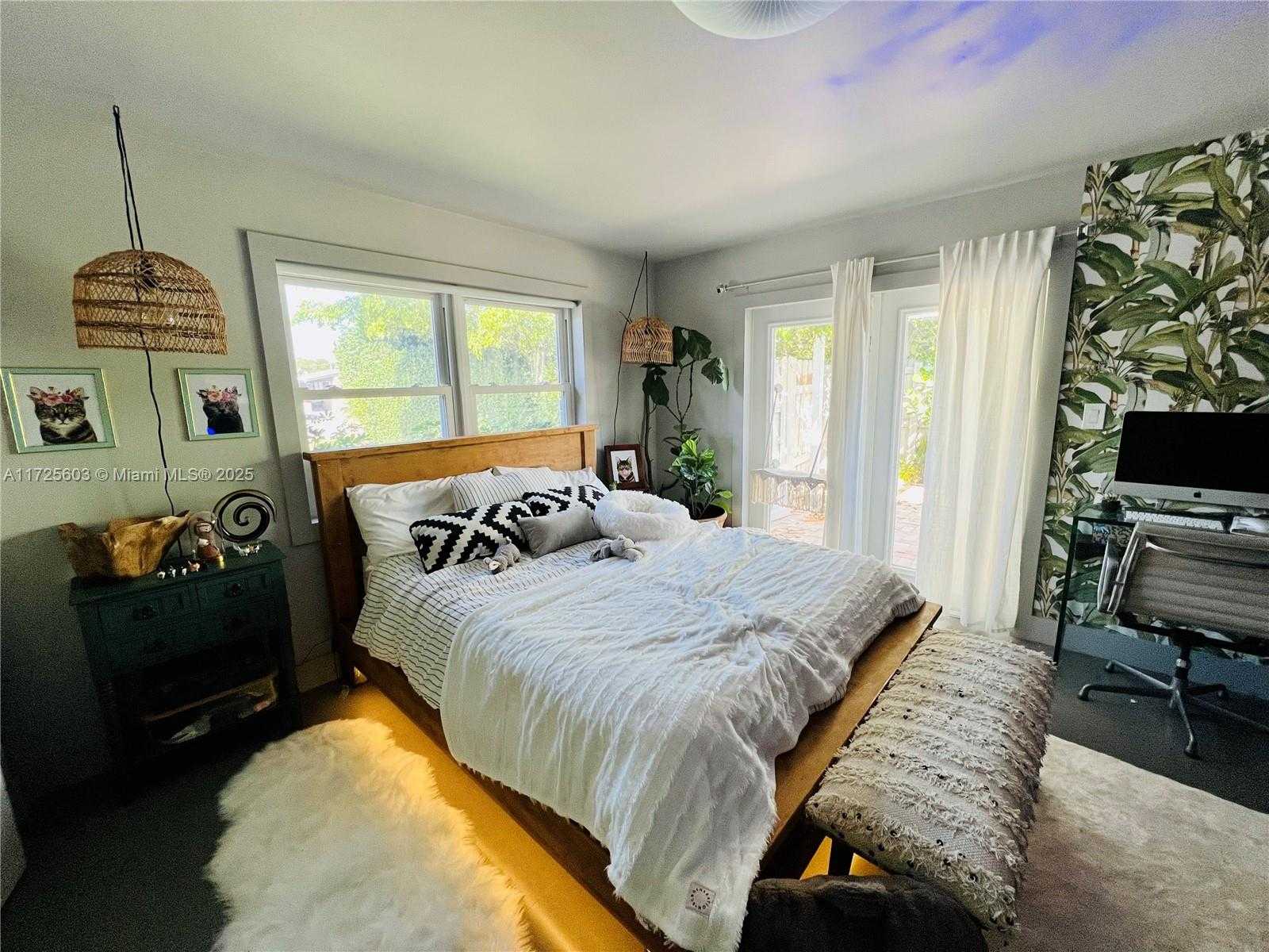 Small Image of 1174 GARFIELD ST, Hollywood Number 16