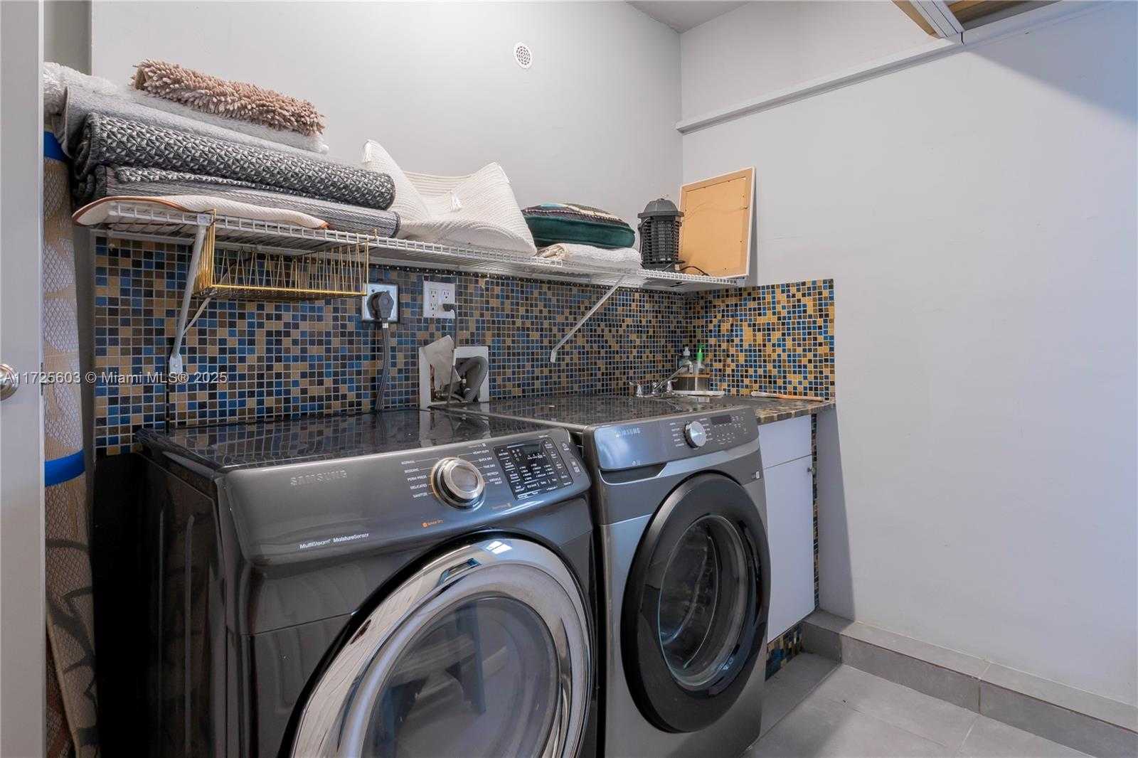 Small Image of 1174 GARFIELD ST, Hollywood Number 41