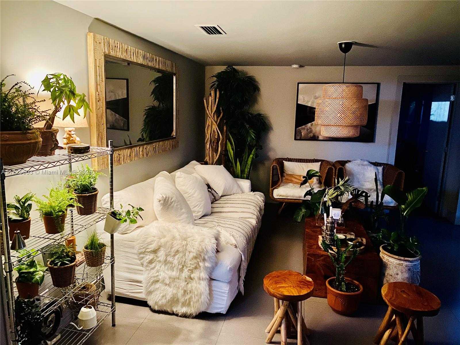 Small Image of 1174 GARFIELD ST, Hollywood Number 7