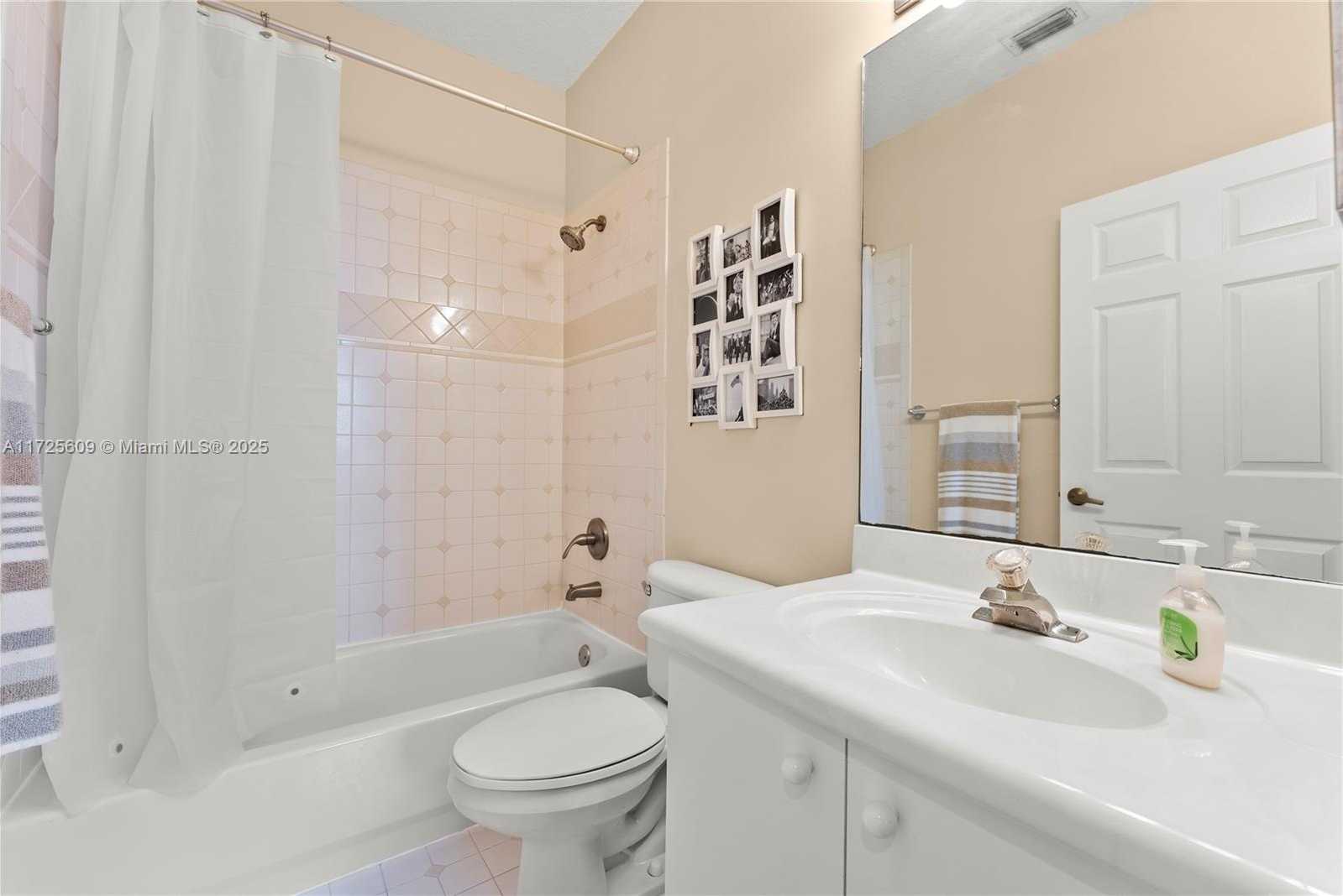 Small Image of 3482 COCO LAKE DR, Coconut Creek Number 37