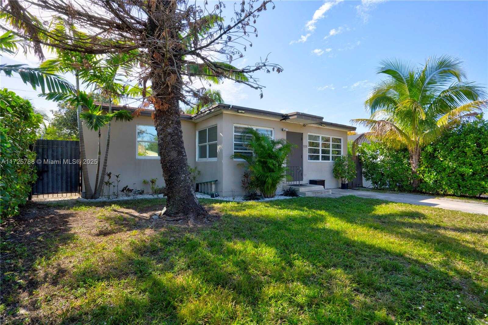 Small Image of 2326 HARDING ST, Hollywood Number 19