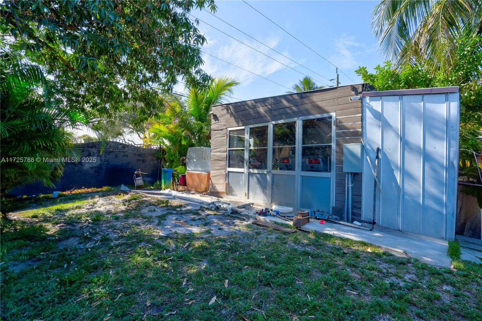Small Image of 2326 HARDING ST, Hollywood Number 21