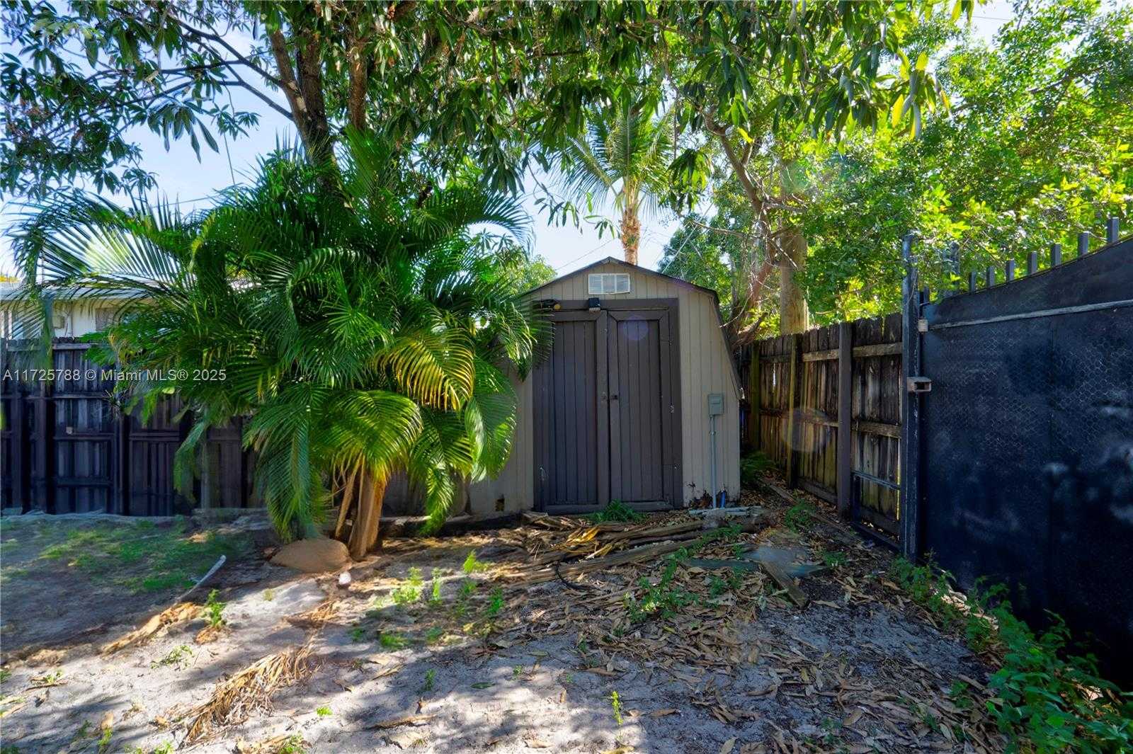 Small Image of 2326 HARDING ST, Hollywood Number 24