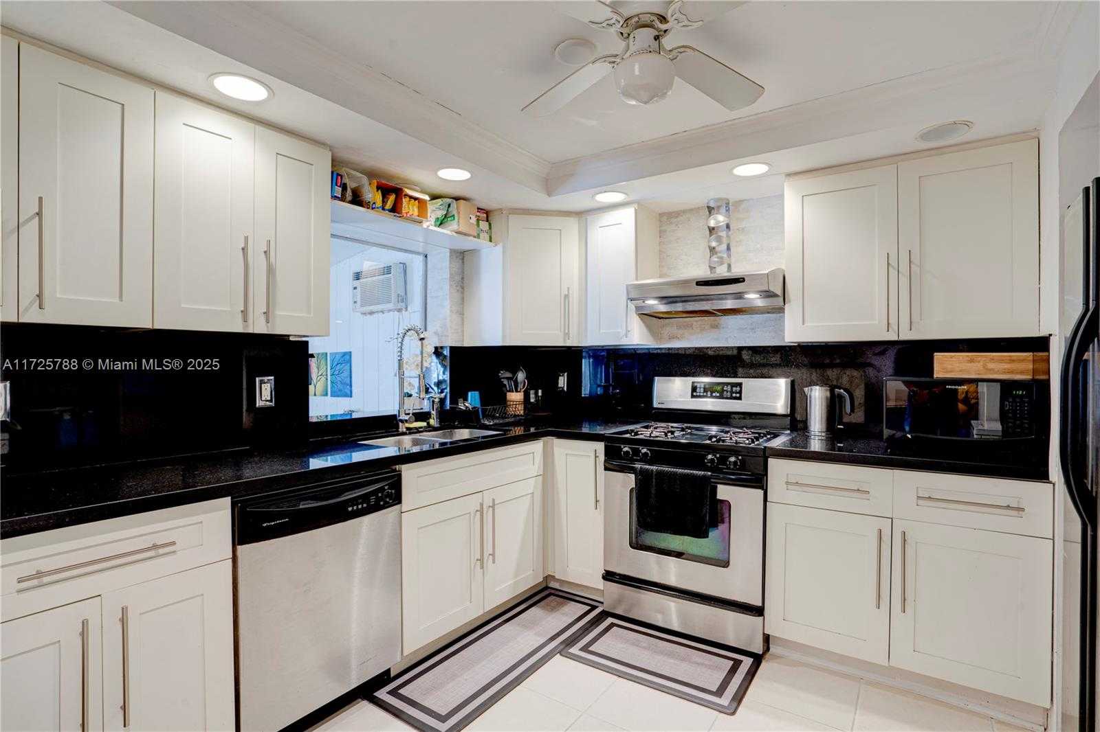 Small Image of 2326 HARDING ST, Hollywood Number 31