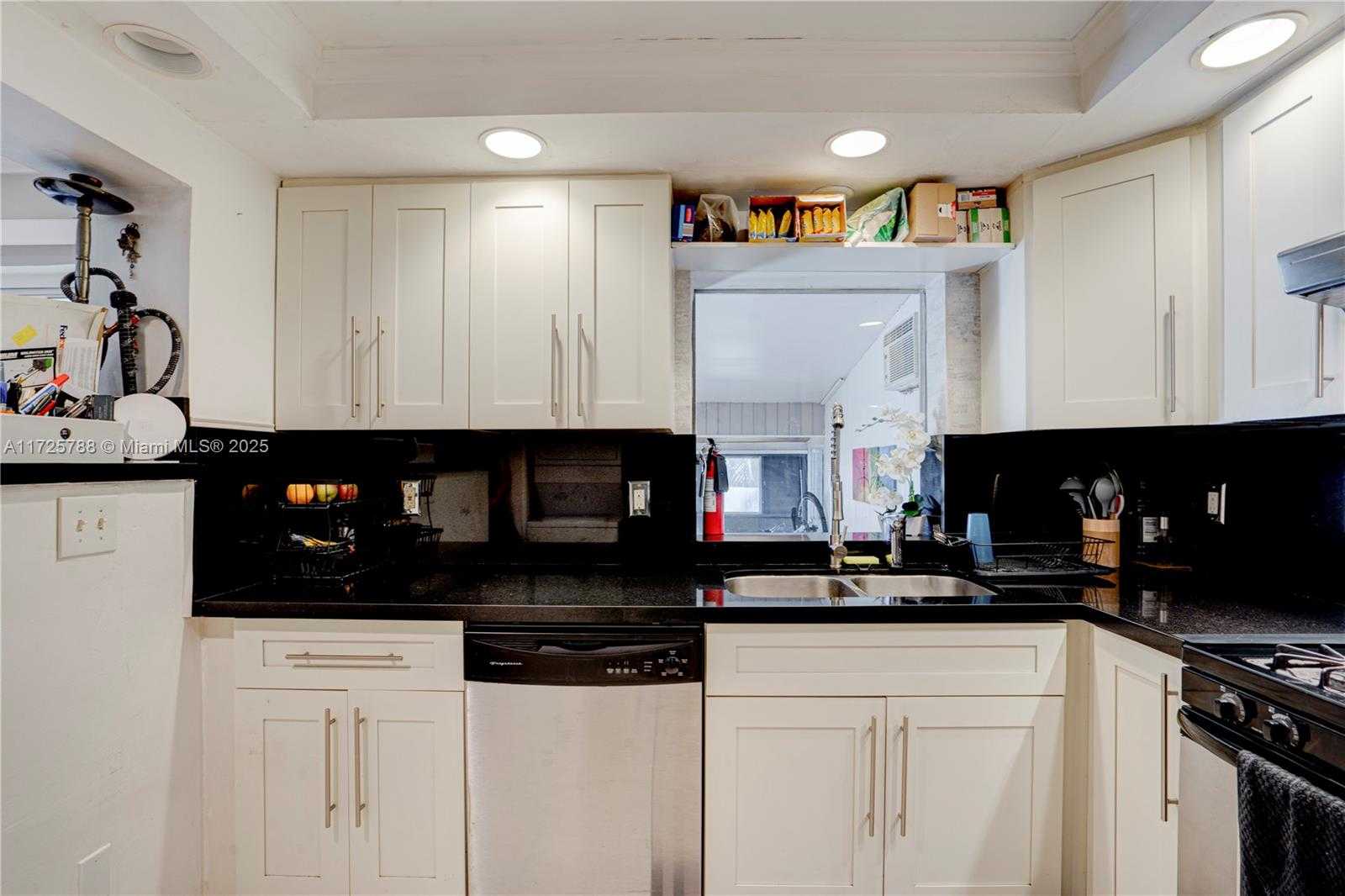 Small Image of 2326 HARDING ST, Hollywood Number 32