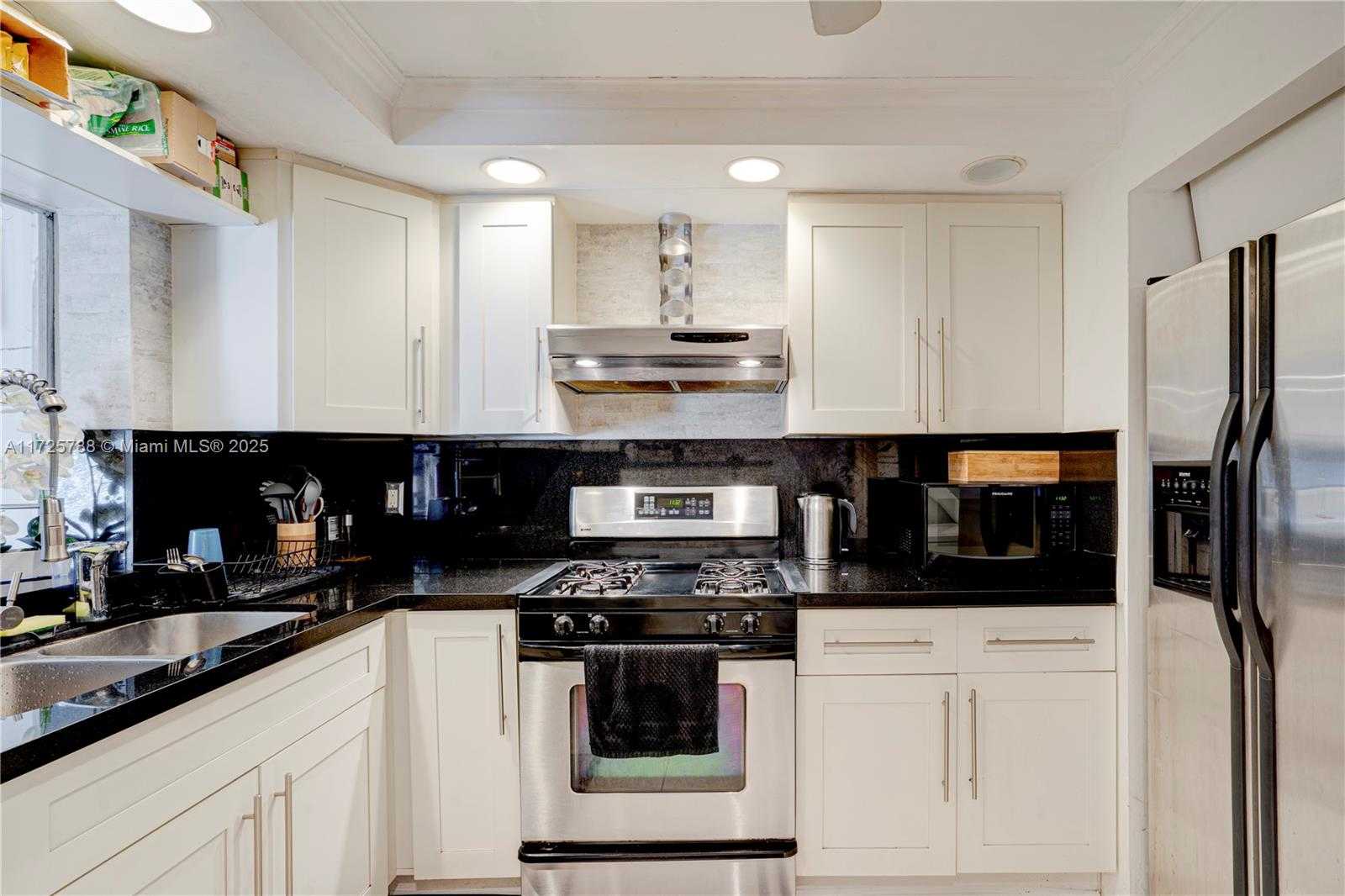 Small Image of 2326 HARDING ST, Hollywood Number 33