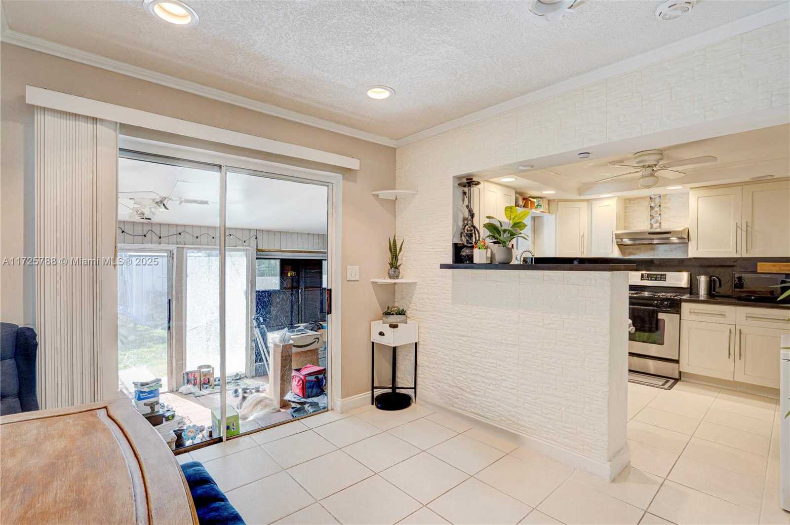 Small Image of 2326 HARDING ST, Hollywood Number 36