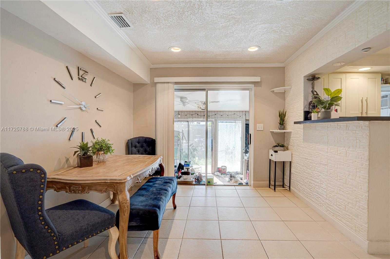 Small Image of 2326 HARDING ST, Hollywood Number 37