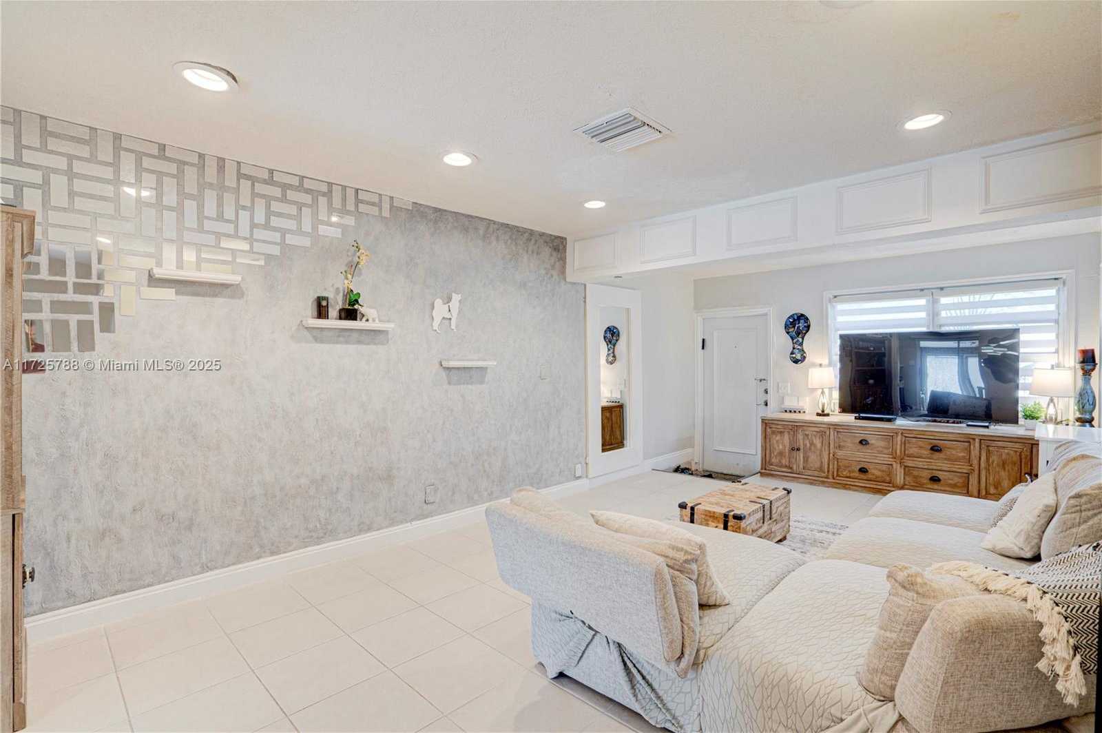 Small Image of 2326 HARDING ST, Hollywood Number 38