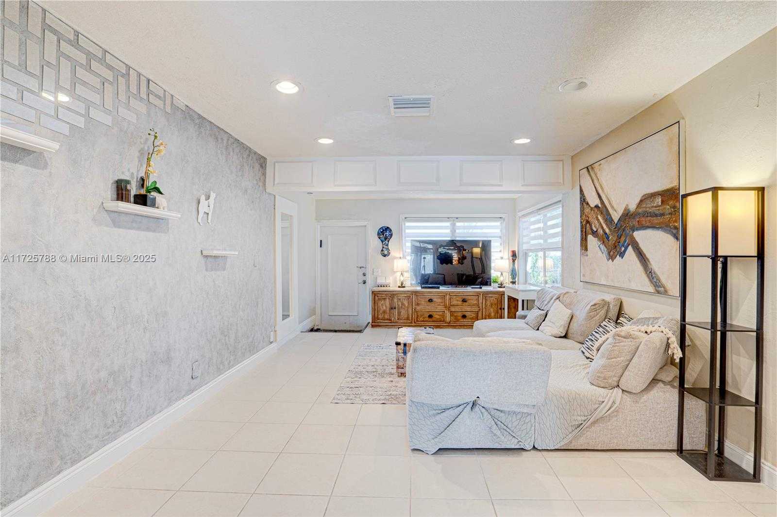 Small Image of 2326 HARDING ST, Hollywood Number 39