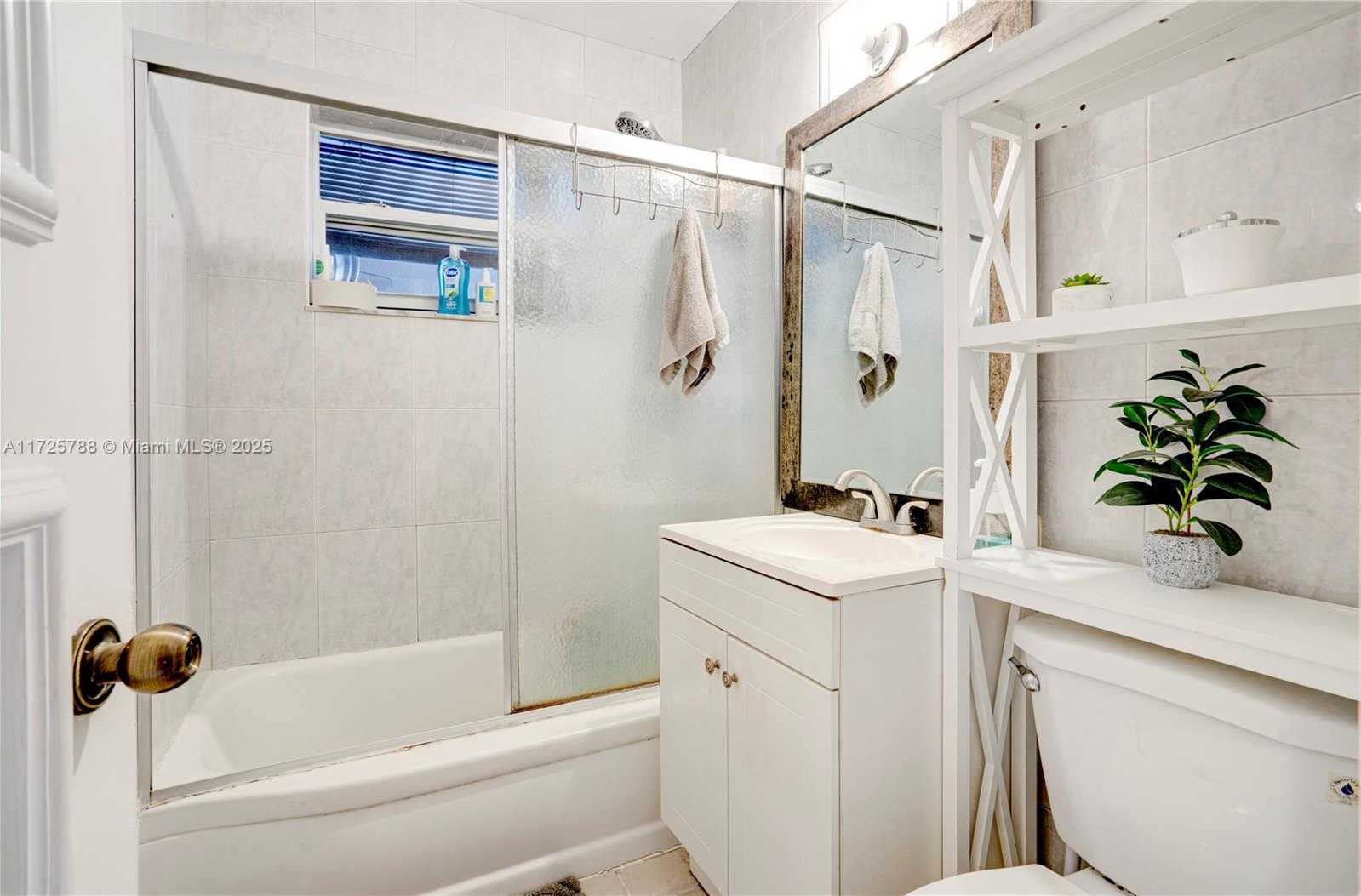 Small Image of 2326 HARDING ST, Hollywood Number 44