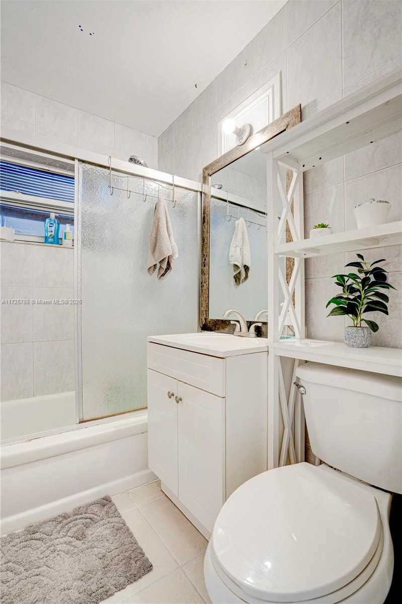 Small Image of 2326 HARDING ST, Hollywood Number 45