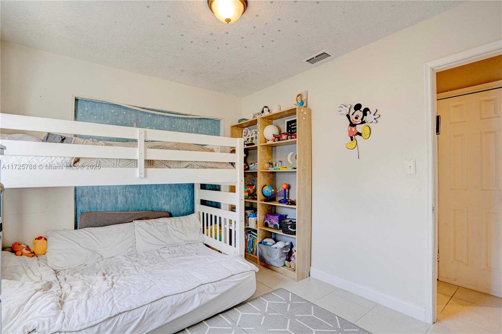 Small Image of 2326 HARDING ST, Hollywood Number 47