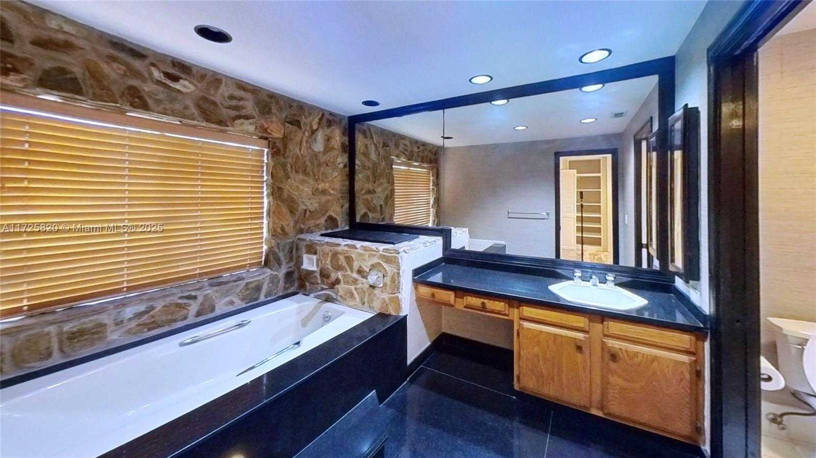 Small Image of 1 BALFOUR RD E, Palm Beach Gardens Number 27