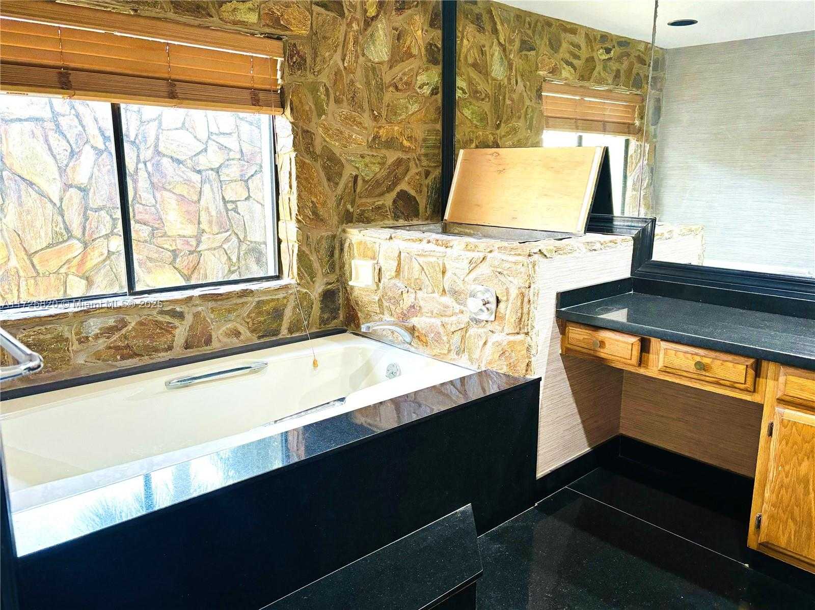 Small Image of 1 BALFOUR RD E, Palm Beach Gardens Number 28
