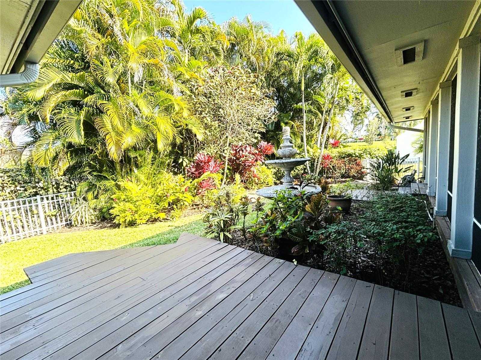 Small Image of 1 BALFOUR RD E, Palm Beach Gardens Number 30