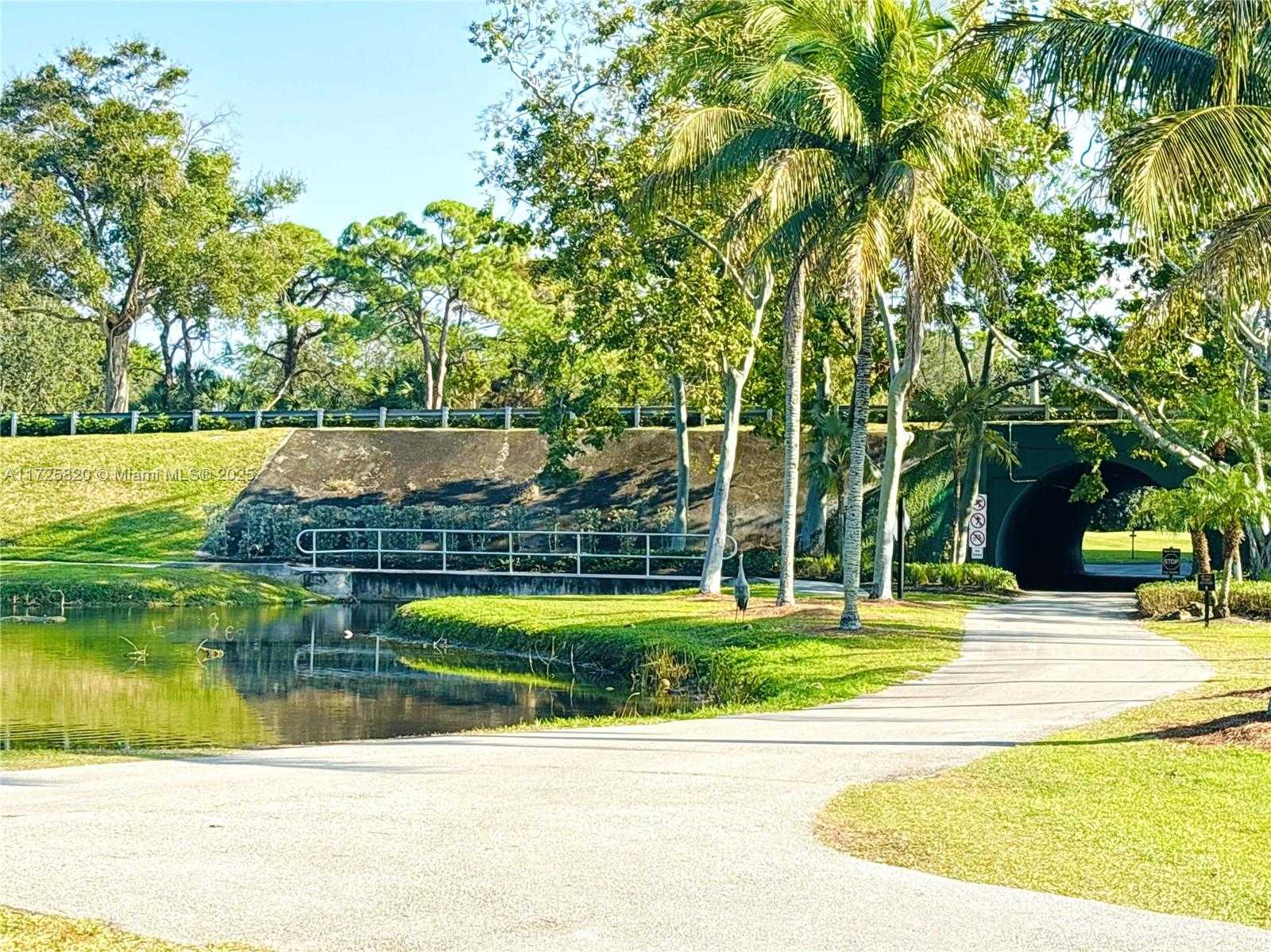 Small Image of 1 BALFOUR RD E, Palm Beach Gardens Number 32